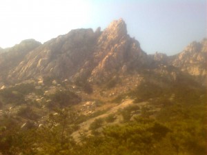 Mt. Xiaozhu von Osten: Einladung zum Klettern